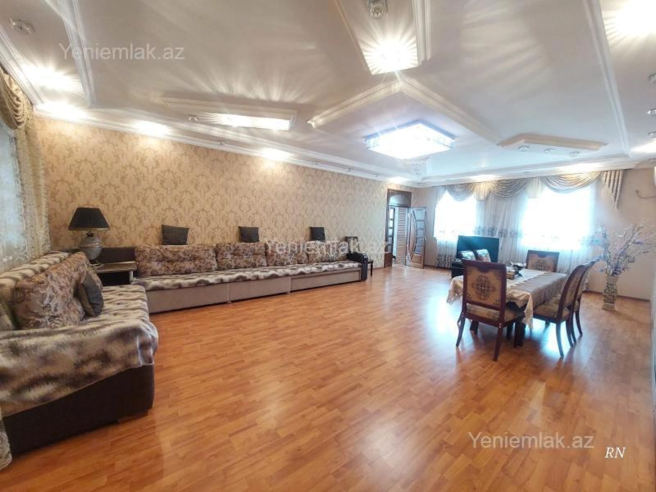 Satılır 5 otaqlı həyət evi 350 m²