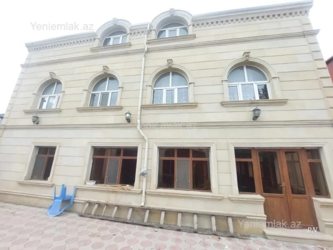 Satılır 5 otaqlı həyət evi 350 m²