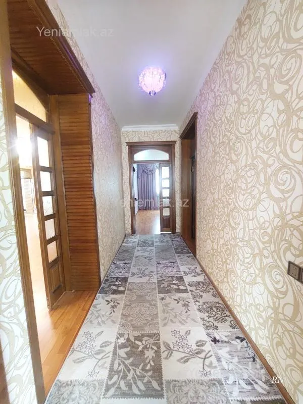 Satılır 5 otaqlı həyət evi 350 m²