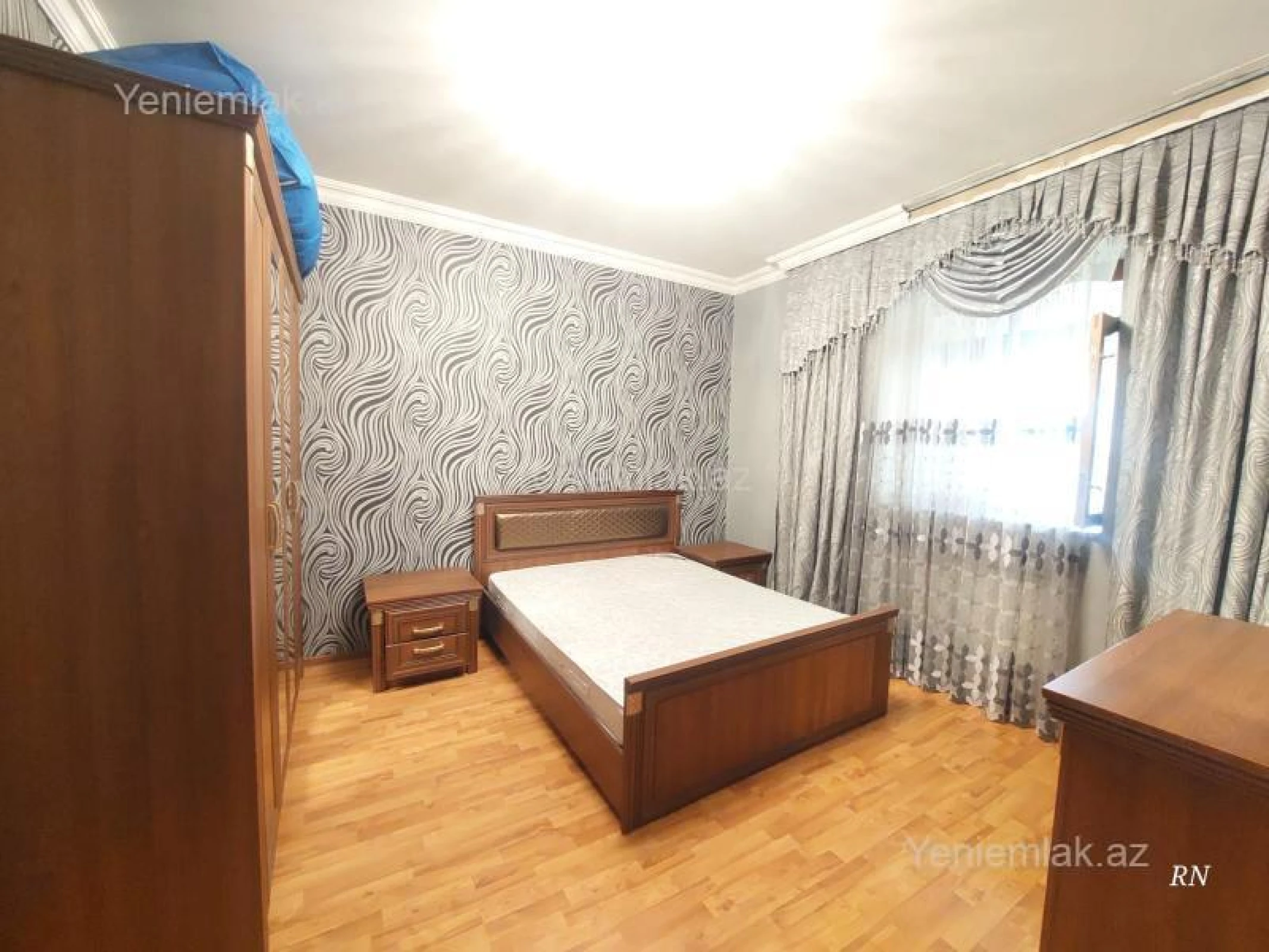 Satılır 5 otaqlı həyət evi 350 m²