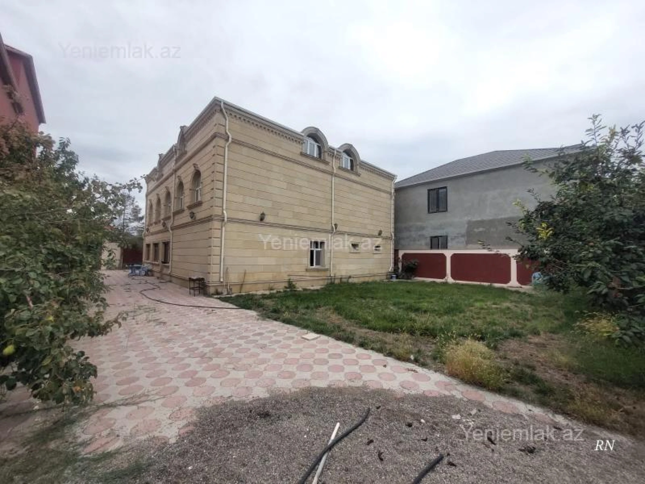Satılır 5 otaqlı həyət evi 350 m²