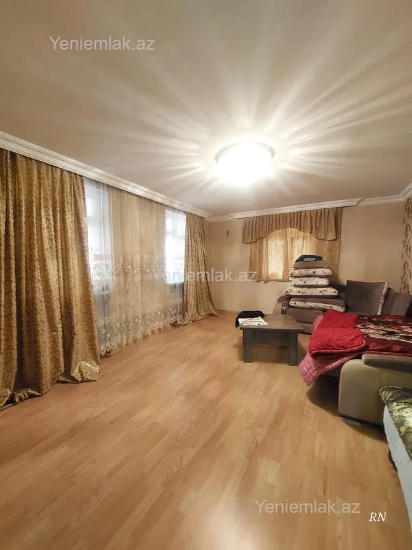 Satılır 5 otaqlı həyət evi 350 m²