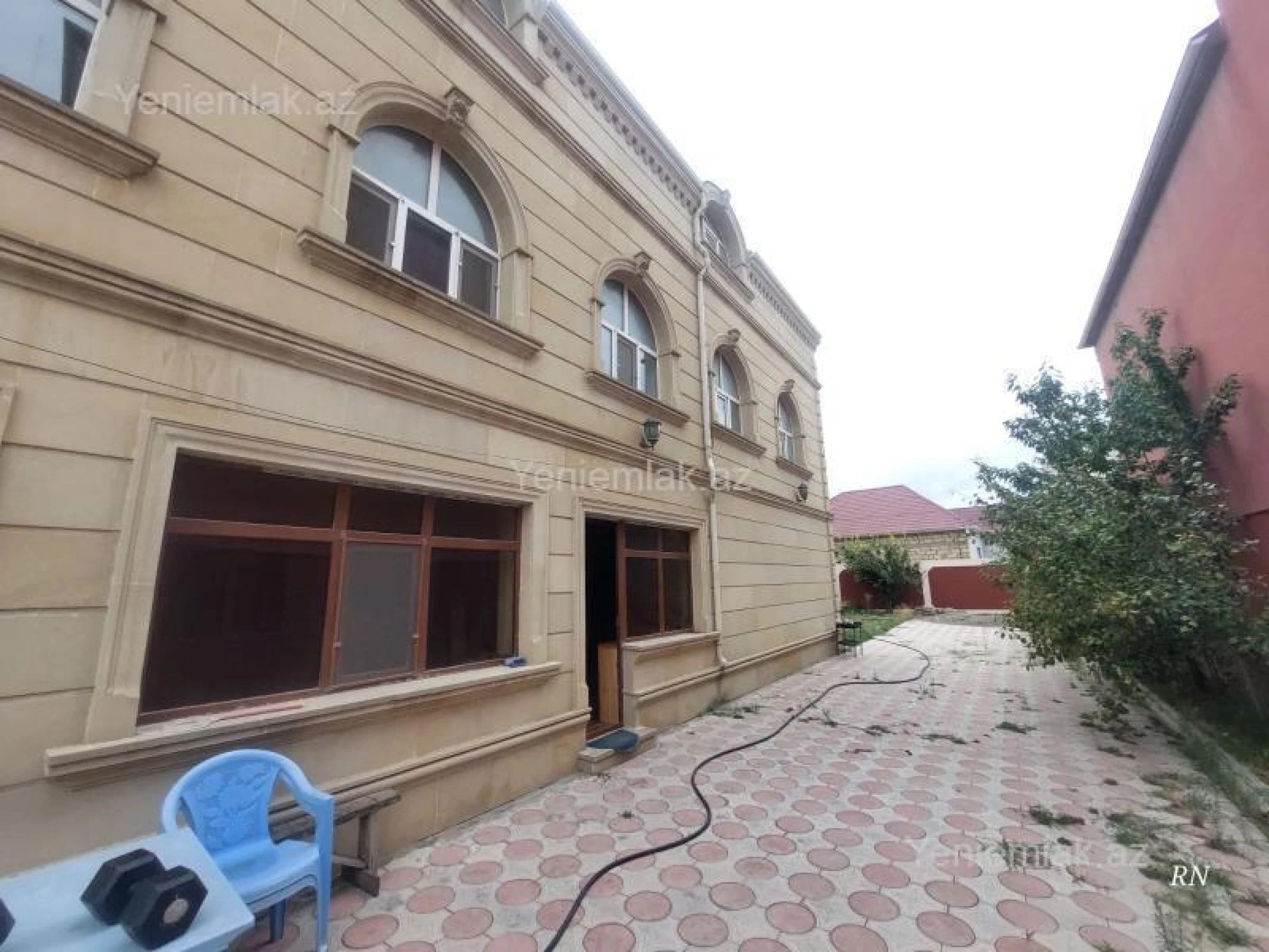 Satılır 5 otaqlı həyət evi 350 m²