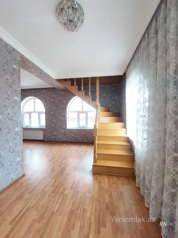 Satılır 5 otaqlı həyət evi 350 m²