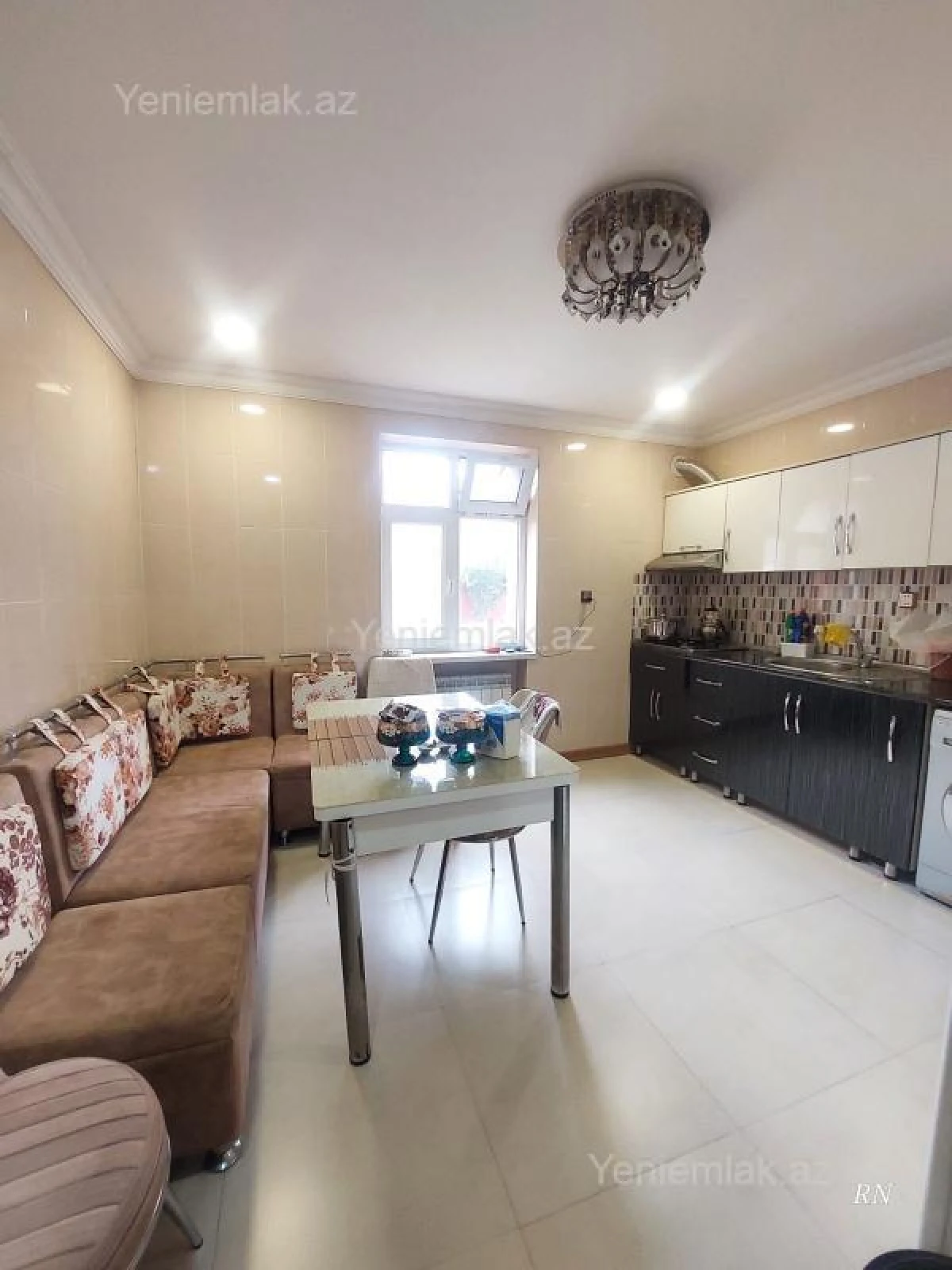 Satılır 5 otaqlı həyət evi 350 m²