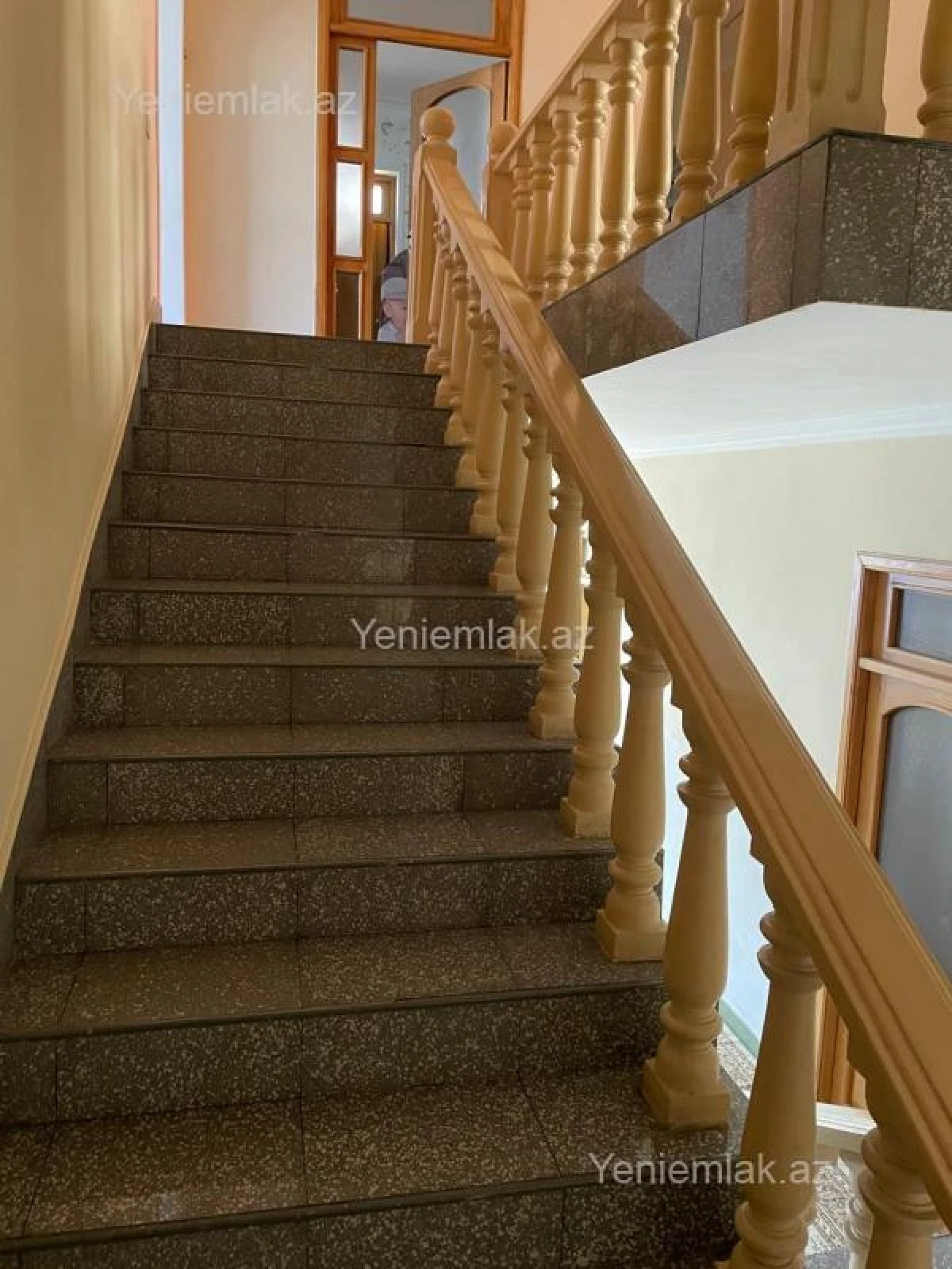 Satılır 6 otaqlı həyət evi 280 m²