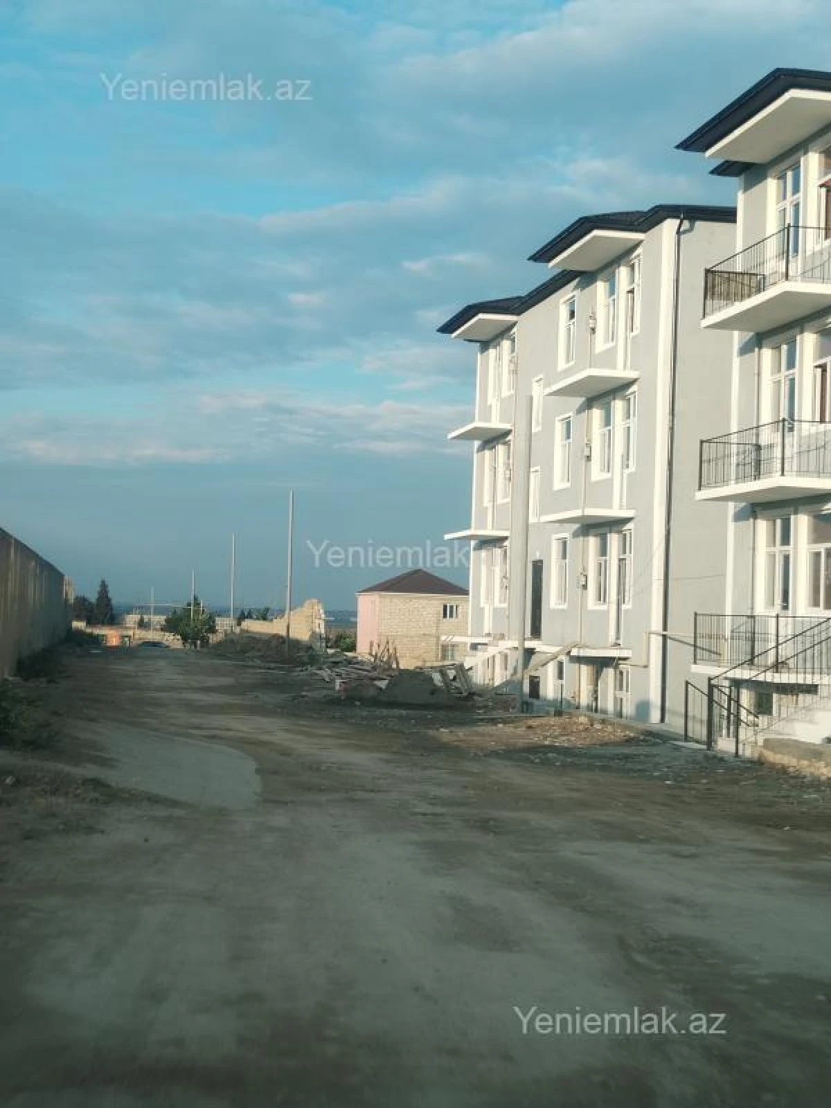 Satılır 7 otaqlı həyət evi 260 m²