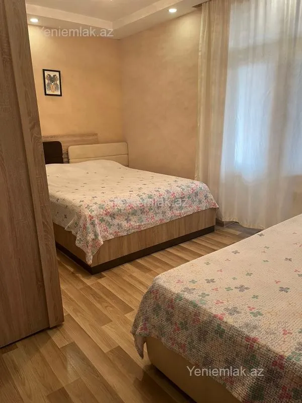 Satılır 2 otaqlı köhnə tikili 60 m²