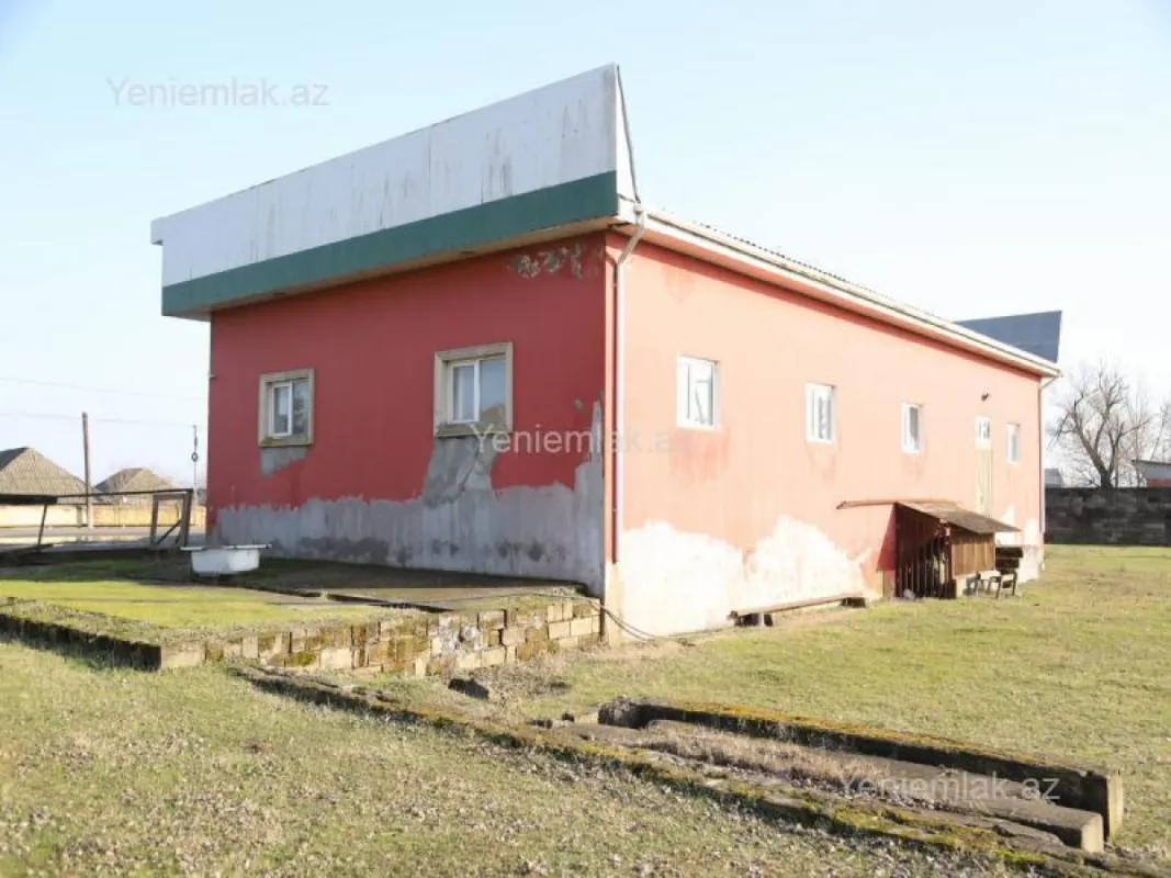 Satılır 4 otaqlı obyekt 200 m²