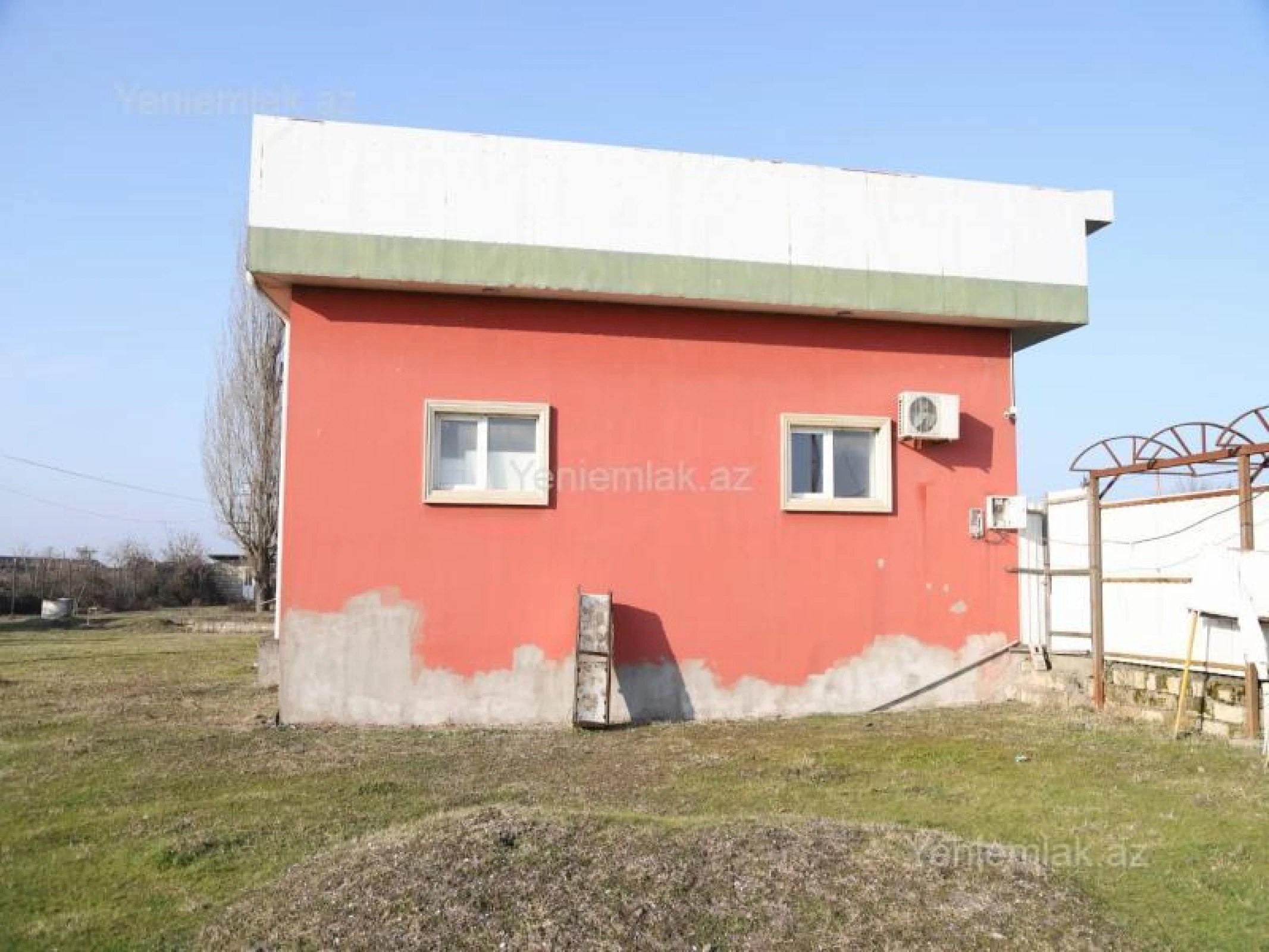 Satılır 4 otaqlı obyekt 200 m²