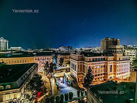 Satılır 3 otaqlı yeni tikili 160 m²