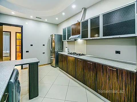 Satılır 3 otaqlı yeni tikili 160 m²