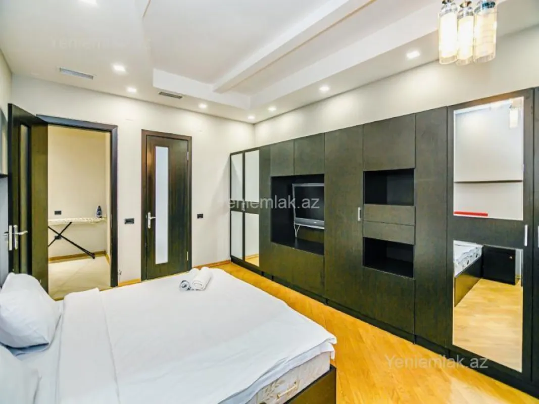 Satılır 3 otaqlı yeni tikili 160 m²