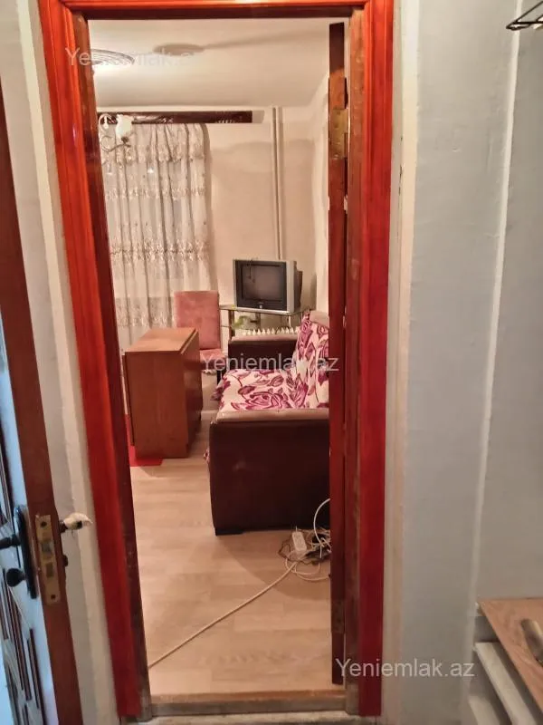 Satılır 1 otaqlı köhnə tikili 35 m²