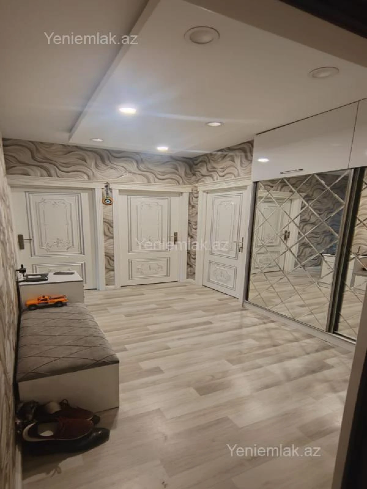 Satılır 4 otaqlı köhnə tikili 100 m²