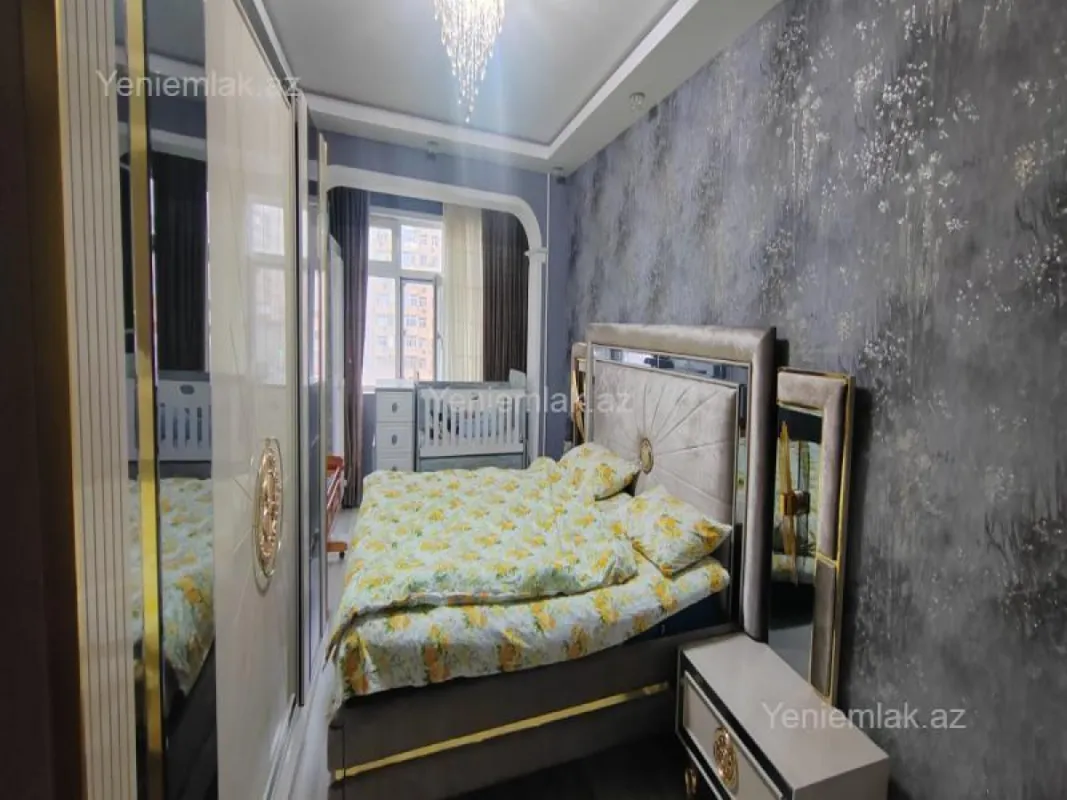 Satılır 4 otaqlı köhnə tikili 100 m²