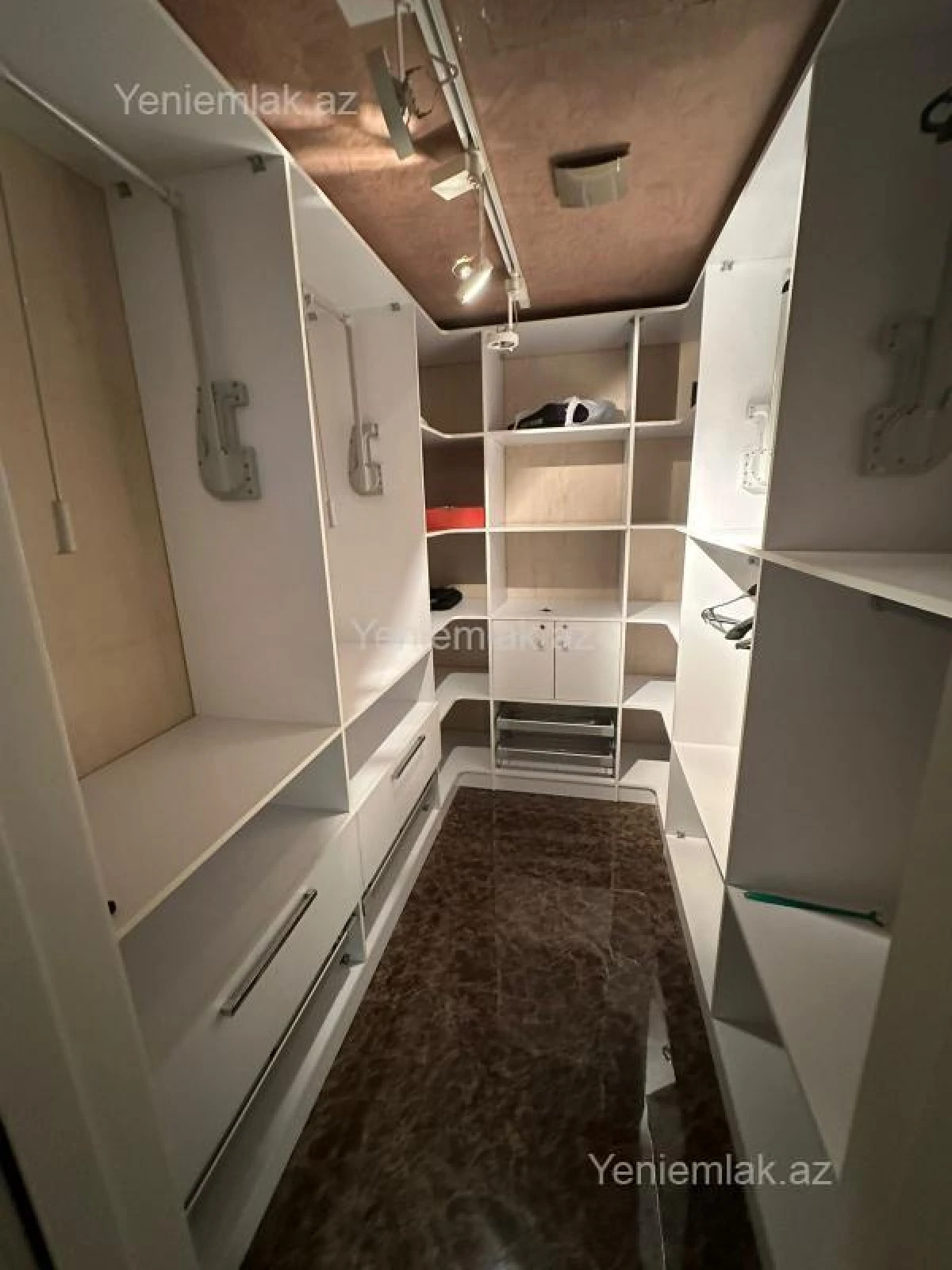 Satılır 3 otaqlı yeni tikili 152 m²