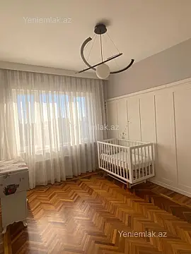 Satılır 3 otaqlı köhnə tikili 75 m²