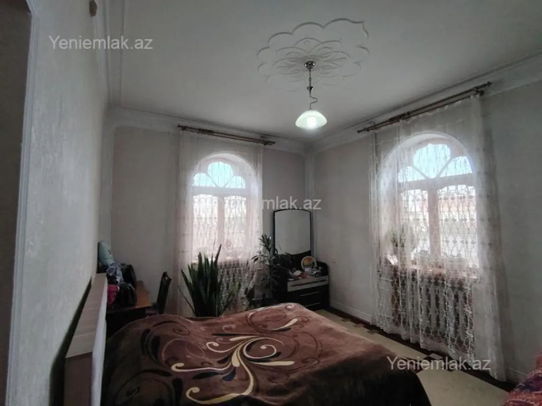 Satılır 6 otaqlı həyət evi 324 m²