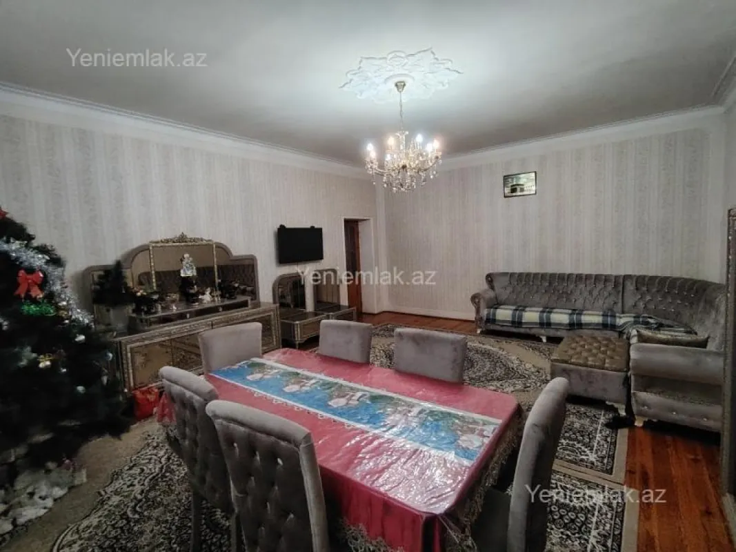 Satılır 6 otaqlı həyət evi 324 m²