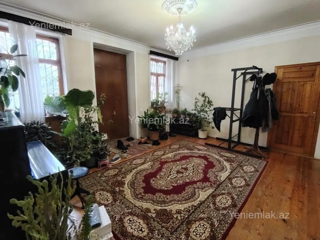 Satılır 6 otaqlı həyət evi 324 m²