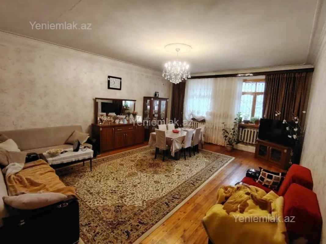 Satılır 6 otaqlı həyət evi 324 m²