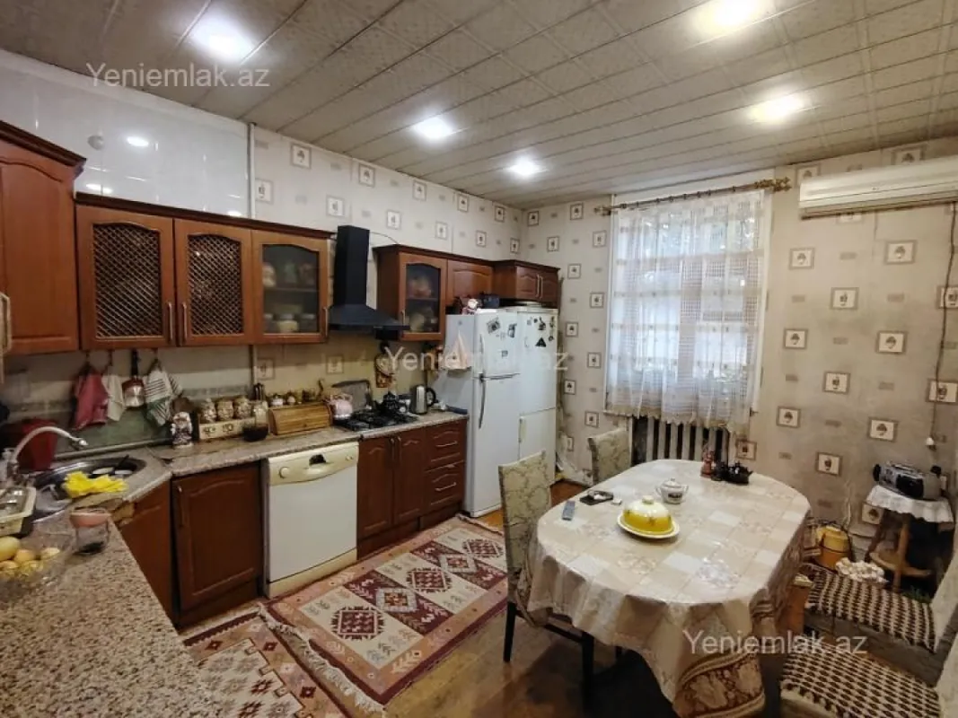 Satılır 6 otaqlı həyət evi 324 m²