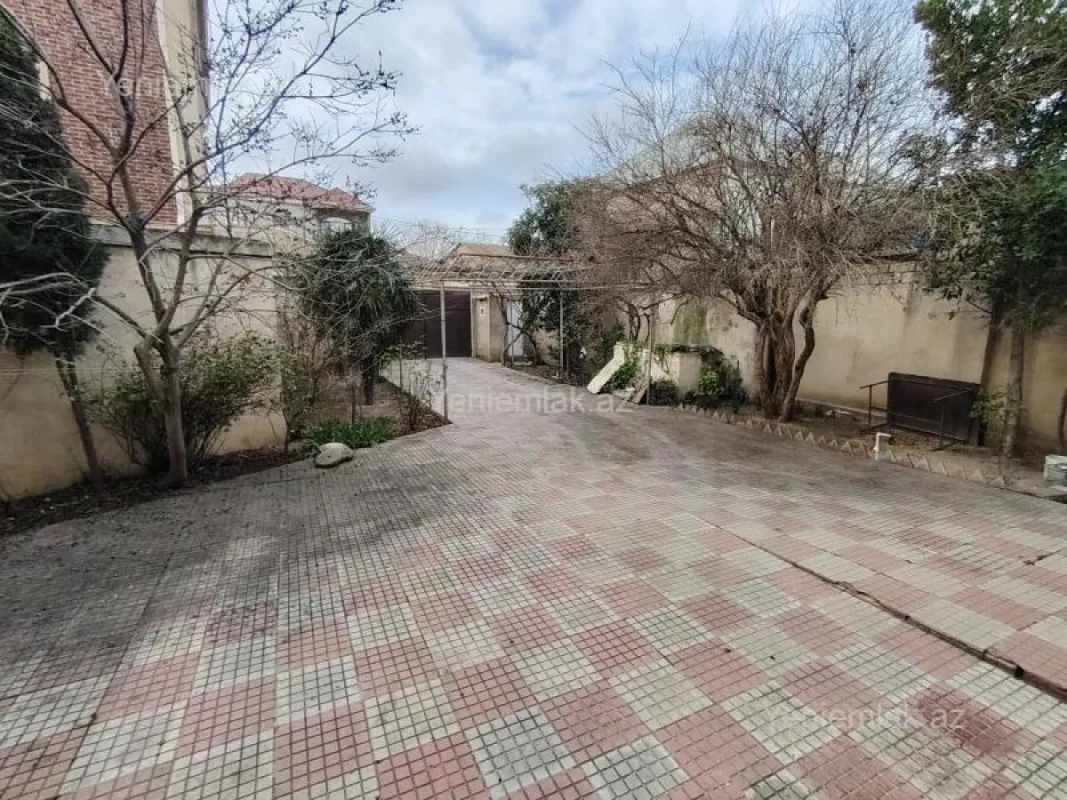 Satılır 6 otaqlı həyət evi 324 m²
