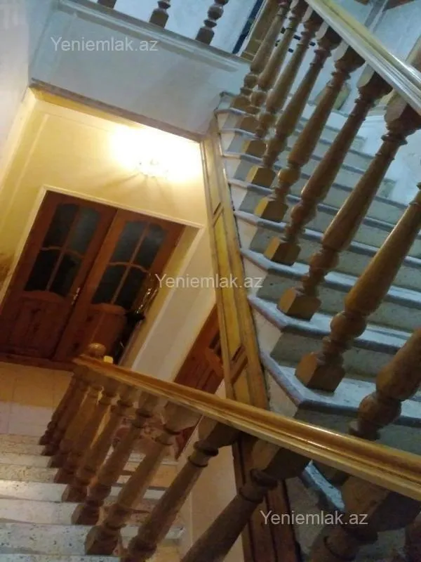 Satılır 6 otaqlı həyət evi 324 m²