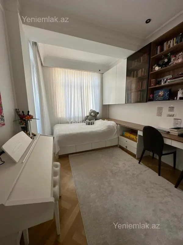 Satılır 3 otaqlı yeni tikili 110 m²