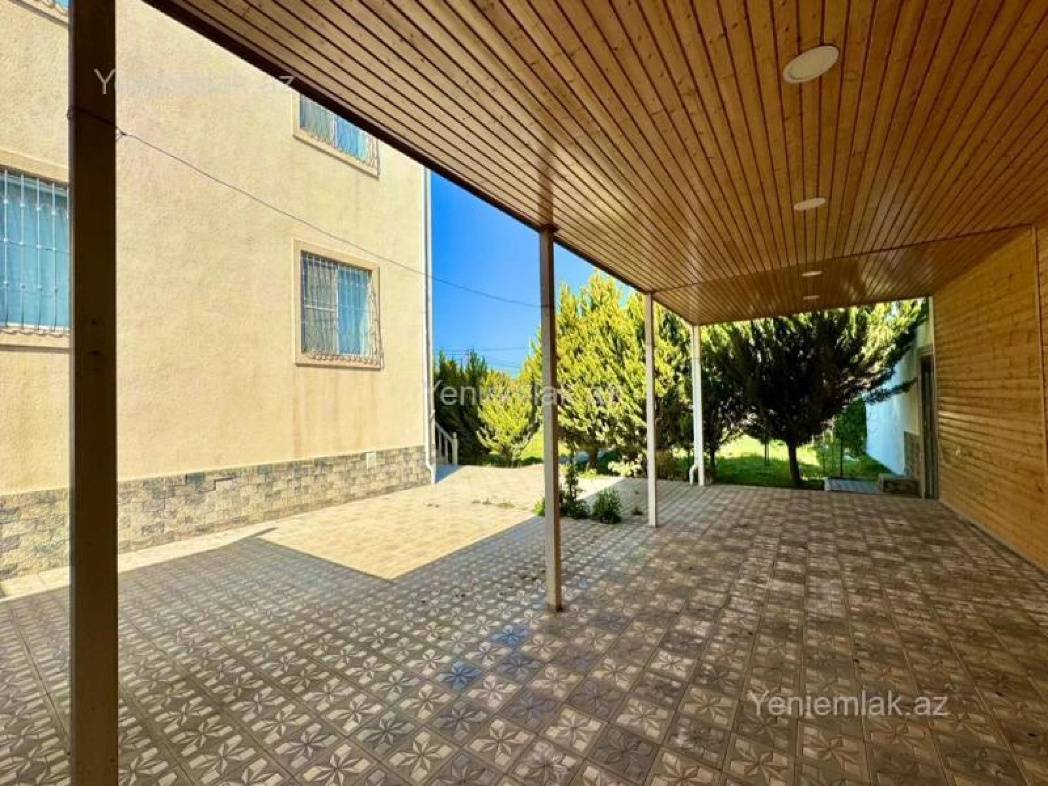 Satılır 5 otaqlı həyət evi 240 m²