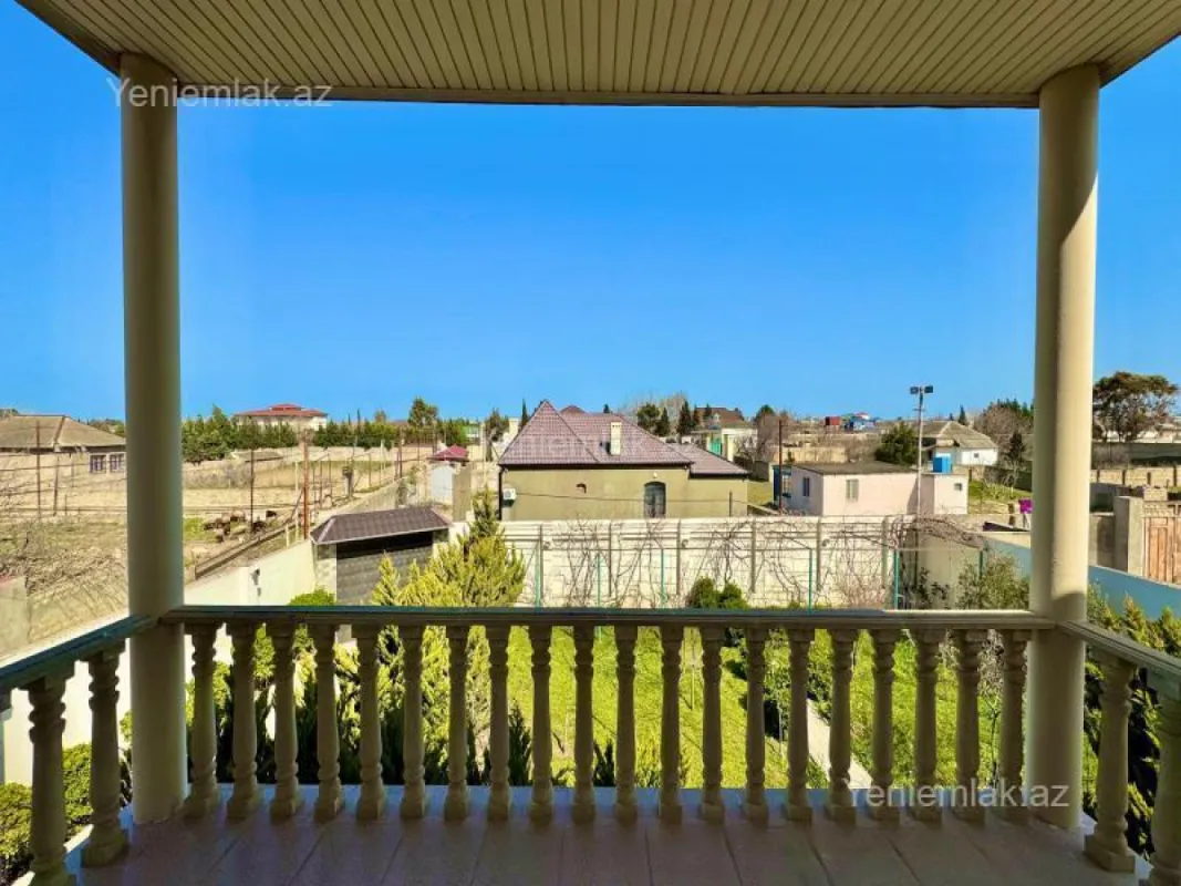 Satılır 5 otaqlı həyət evi 240 m²