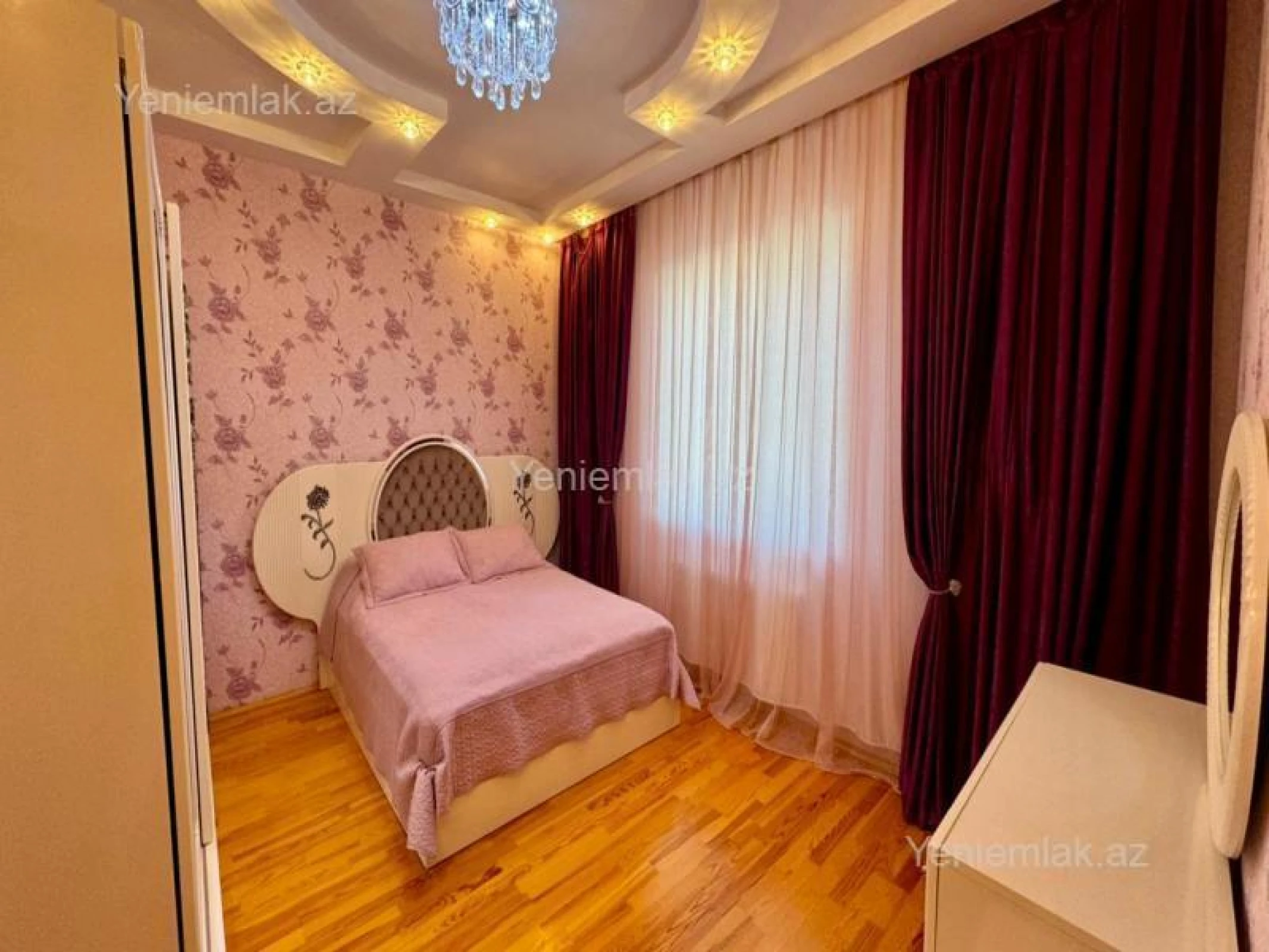 Satılır 5 otaqlı həyət evi 240 m²