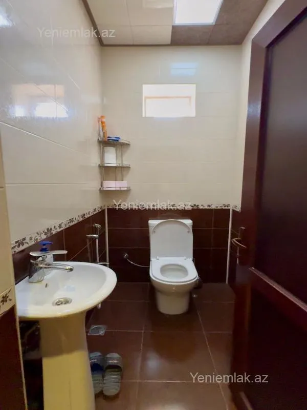 Satılır 5 otaqlı həyət evi 240 m²