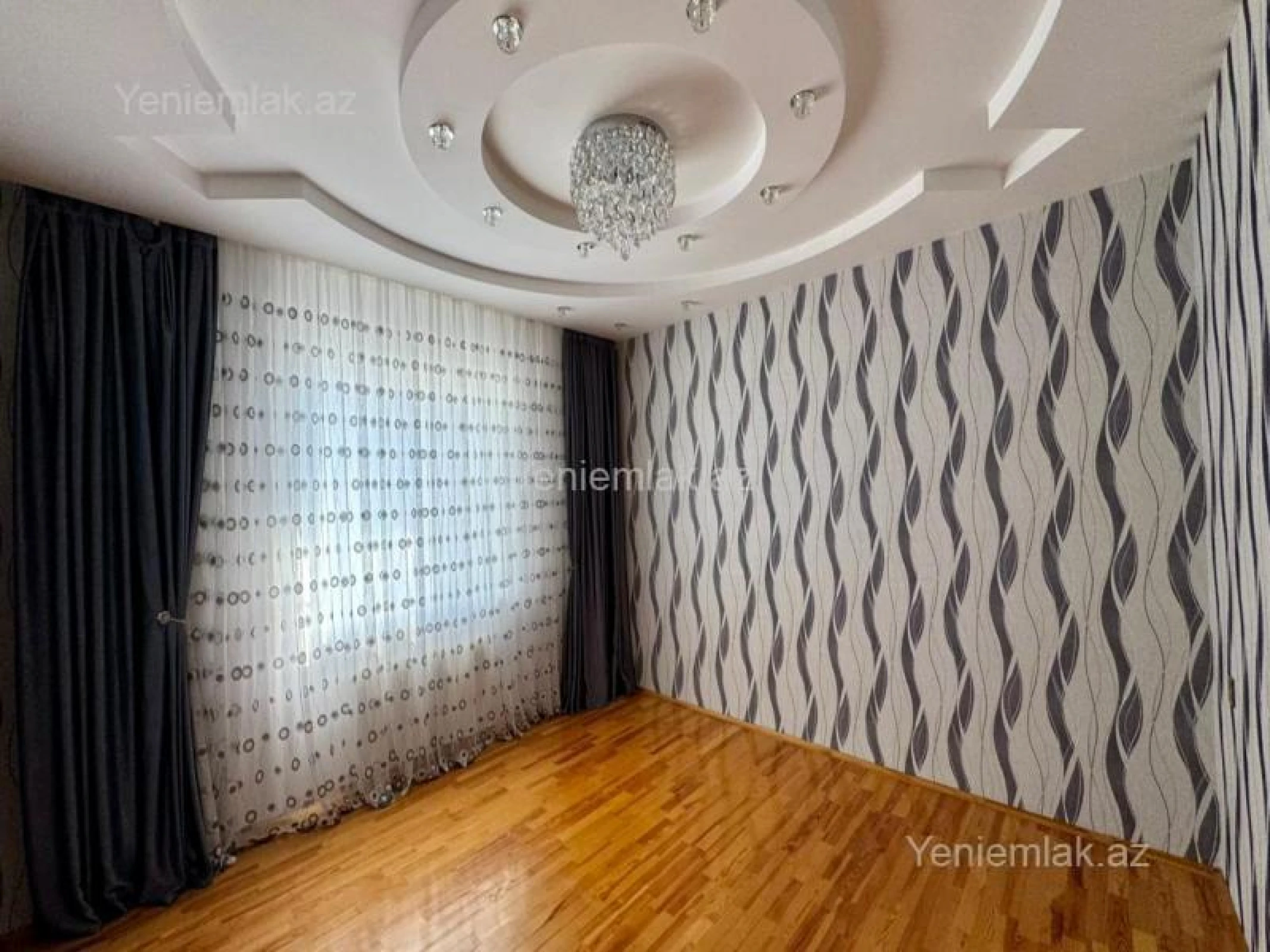 Satılır 5 otaqlı həyət evi 240 m²