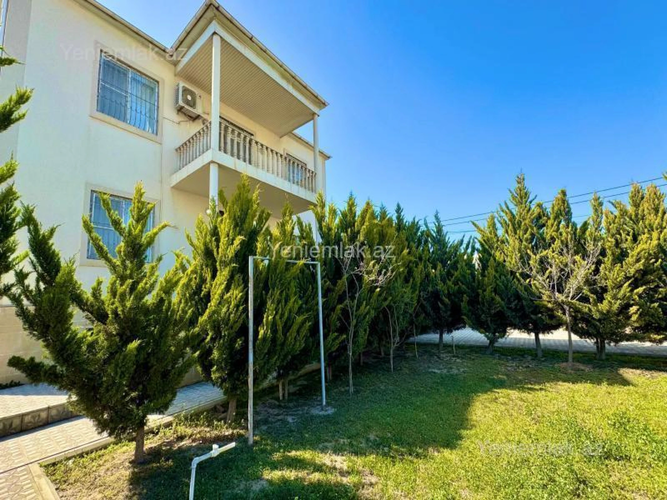 Satılır 5 otaqlı həyət evi 240 m²