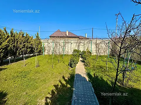 Satılır 5 otaqlı həyət evi 240 m²