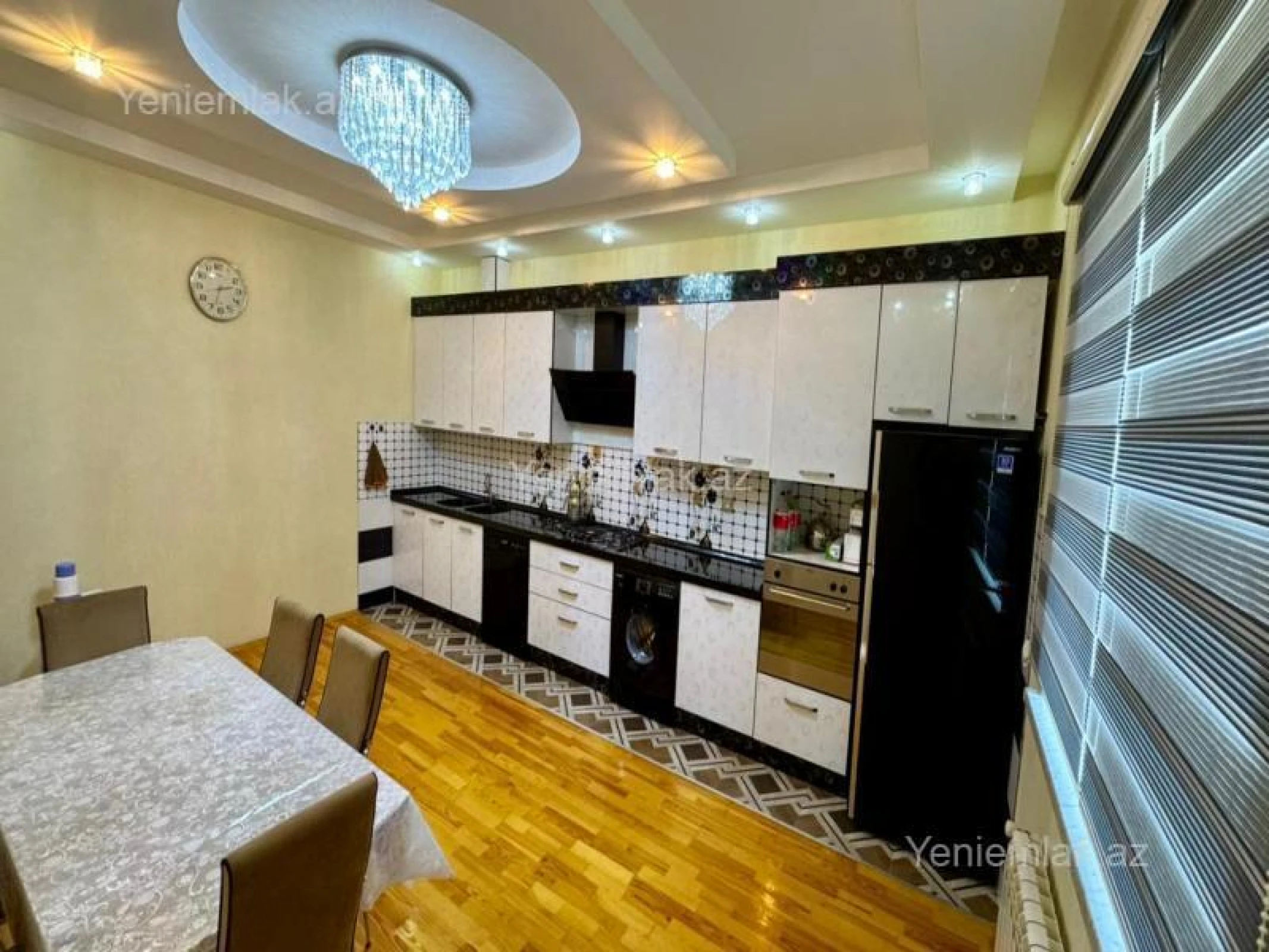 Satılır 5 otaqlı həyət evi 240 m²