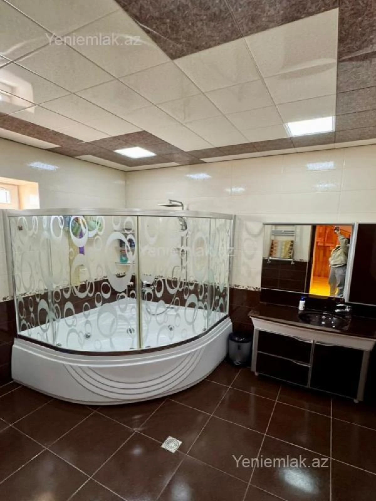 Satılır 5 otaqlı həyət evi 240 m²