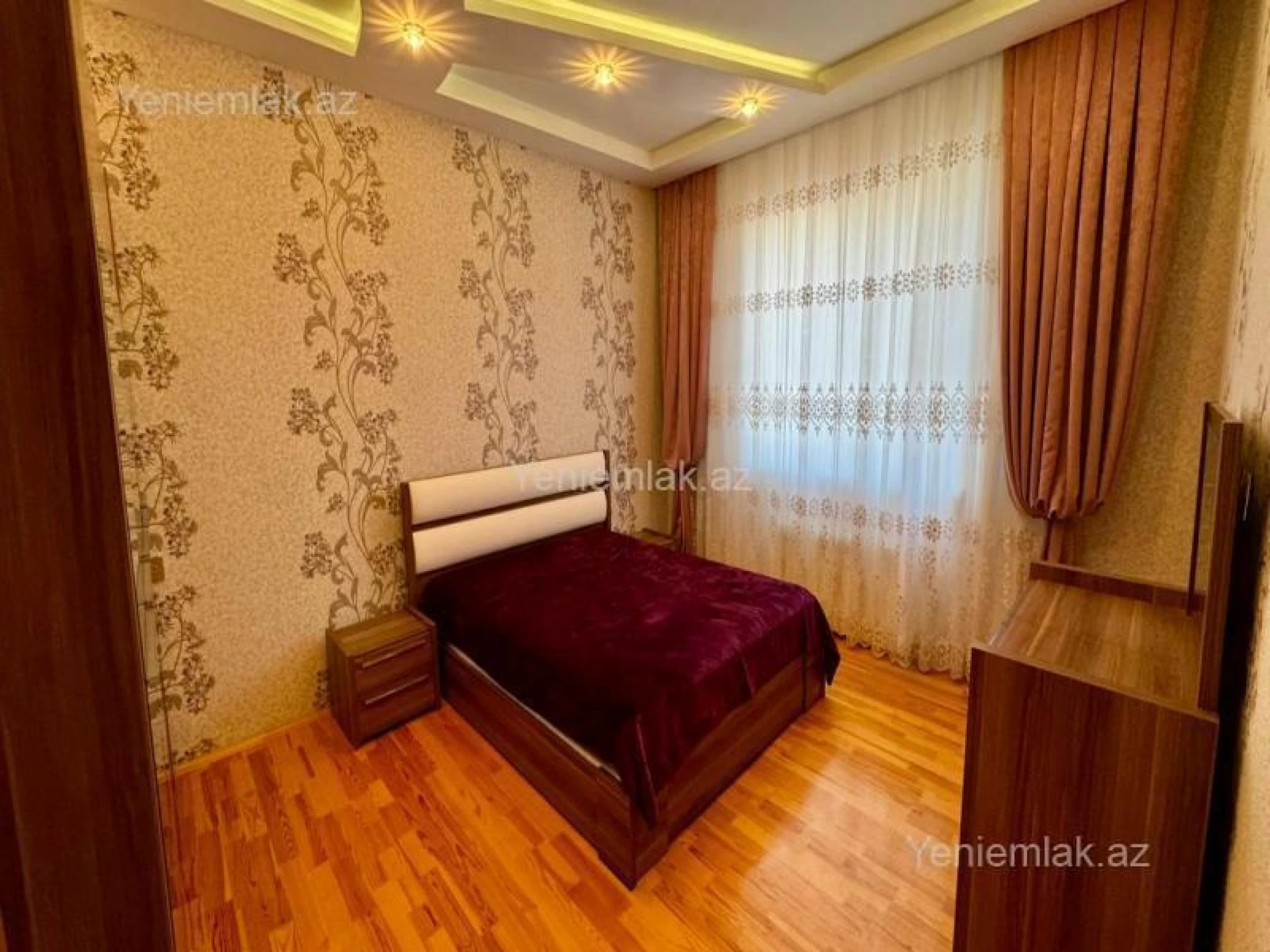 Satılır 5 otaqlı həyət evi 240 m²