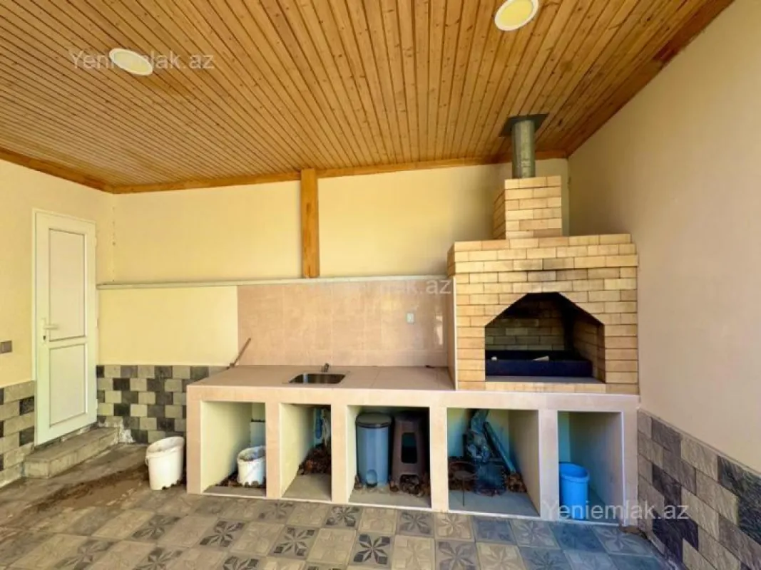 Satılır 5 otaqlı həyət evi 240 m²