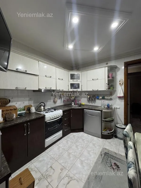 Satılır 4 otaqlı köhnə tikili 113 m²