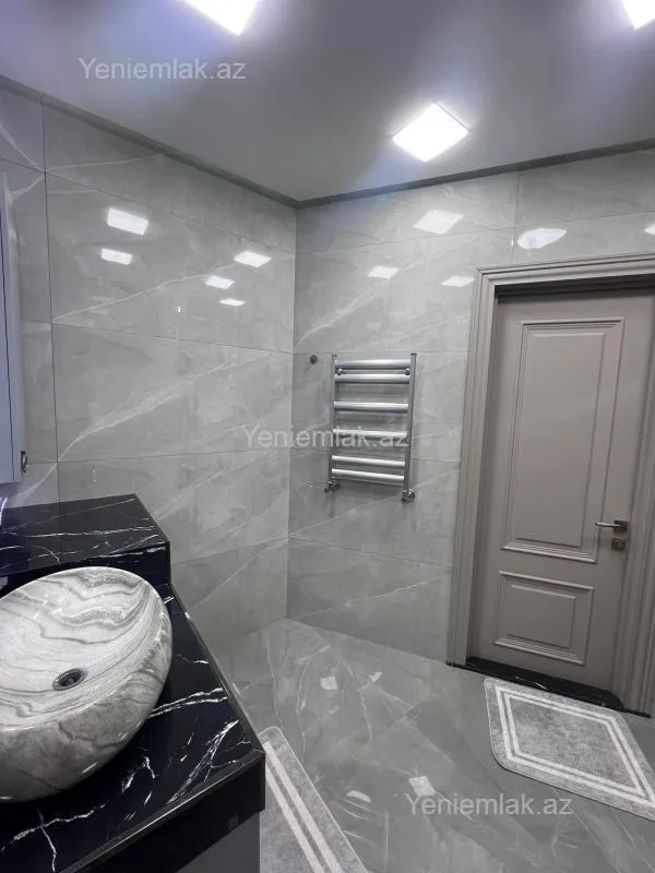 Satılır 3 otaqlı yeni tikili 135 m²