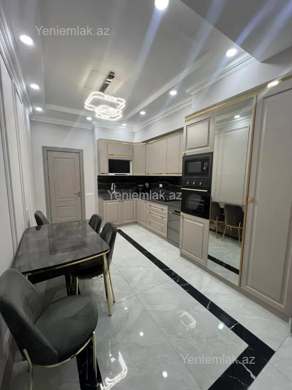 Satılır 3 otaqlı yeni tikili 135 m²