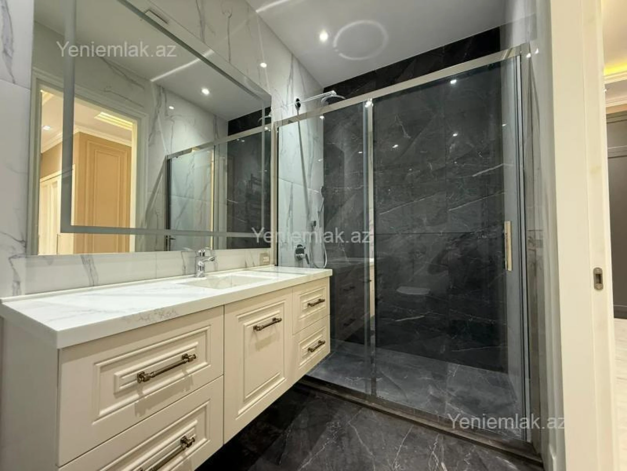 Satılır 5 otaqlı yeni tikili 235 m²