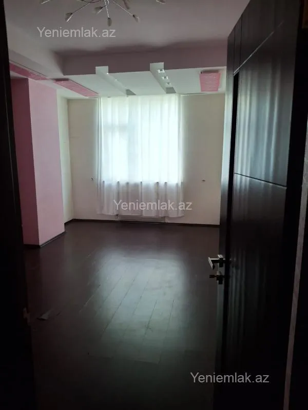 Satılır 4 otaqlı yeni tikili 160 m²