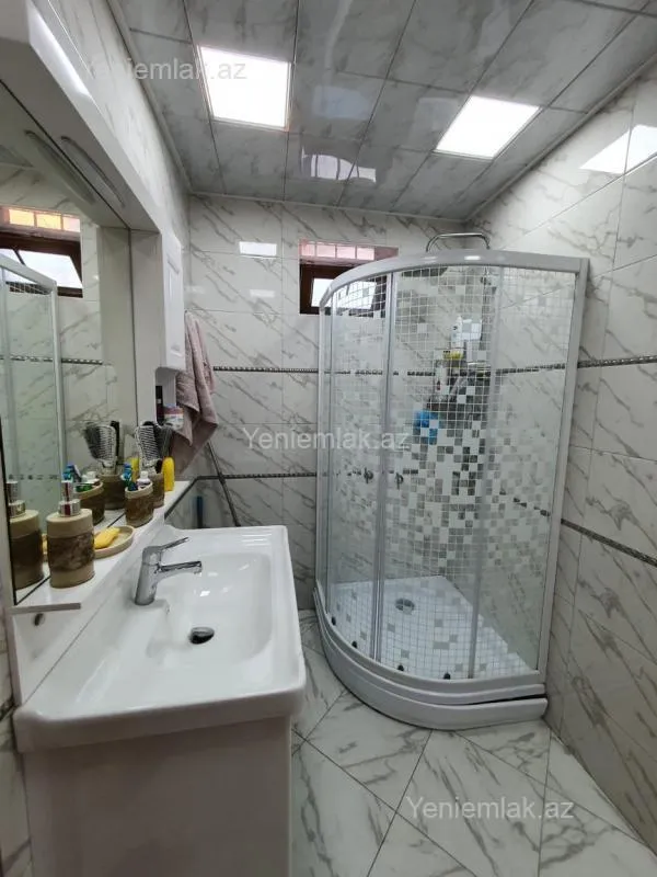 Satılır 3 otaqlı həyət evi 160 m²