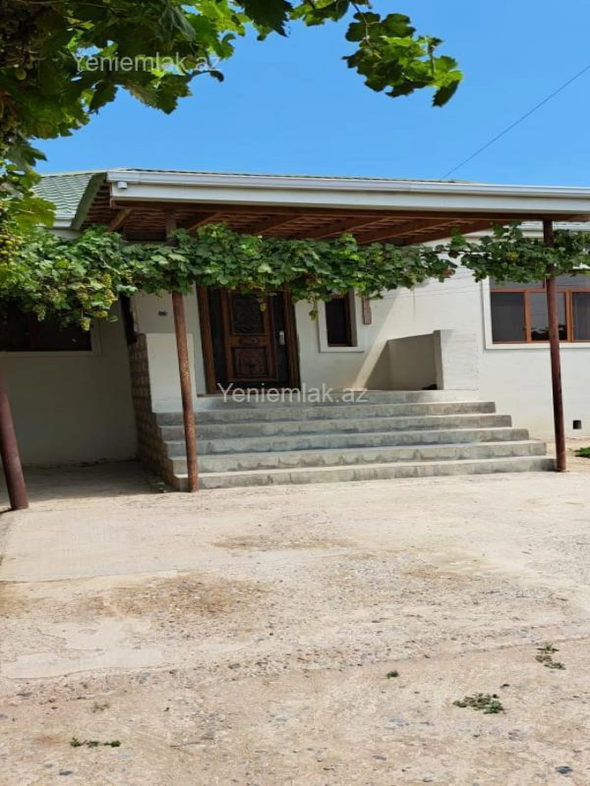 Satılır 4 otaqlı həyət evi 180 m²