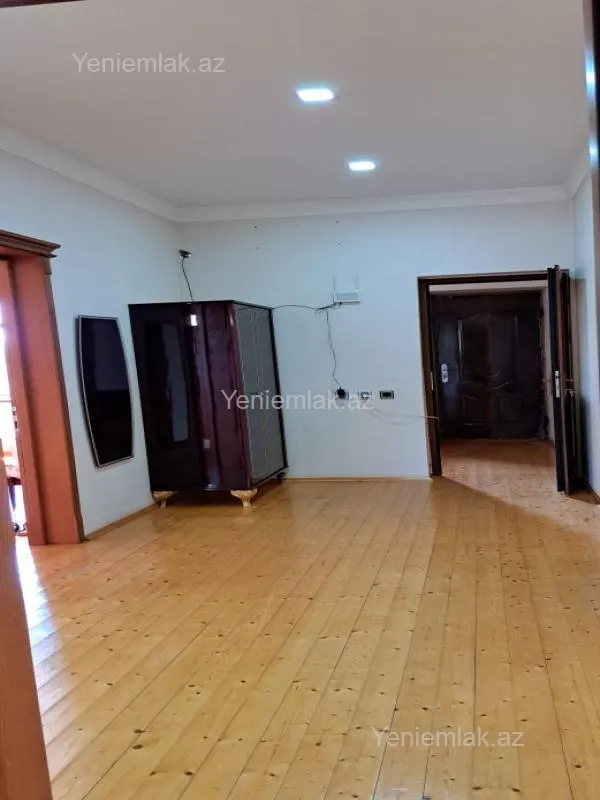 Satılır 4 otaqlı həyət evi 180 m²