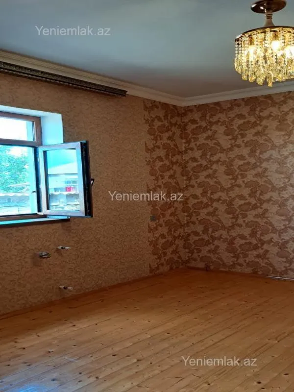Satılır 4 otaqlı həyət evi 180 m²